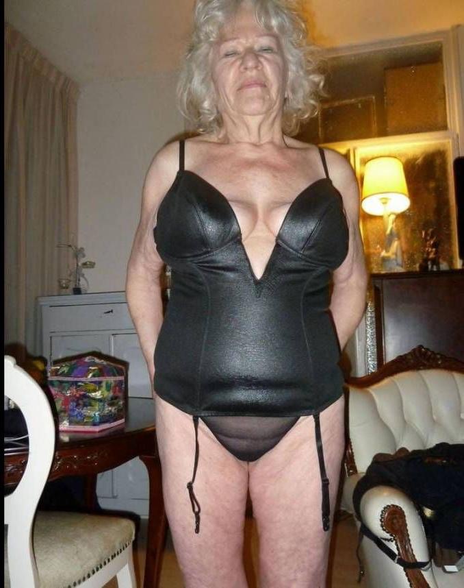 11P Grey haired granny likes it up the bum