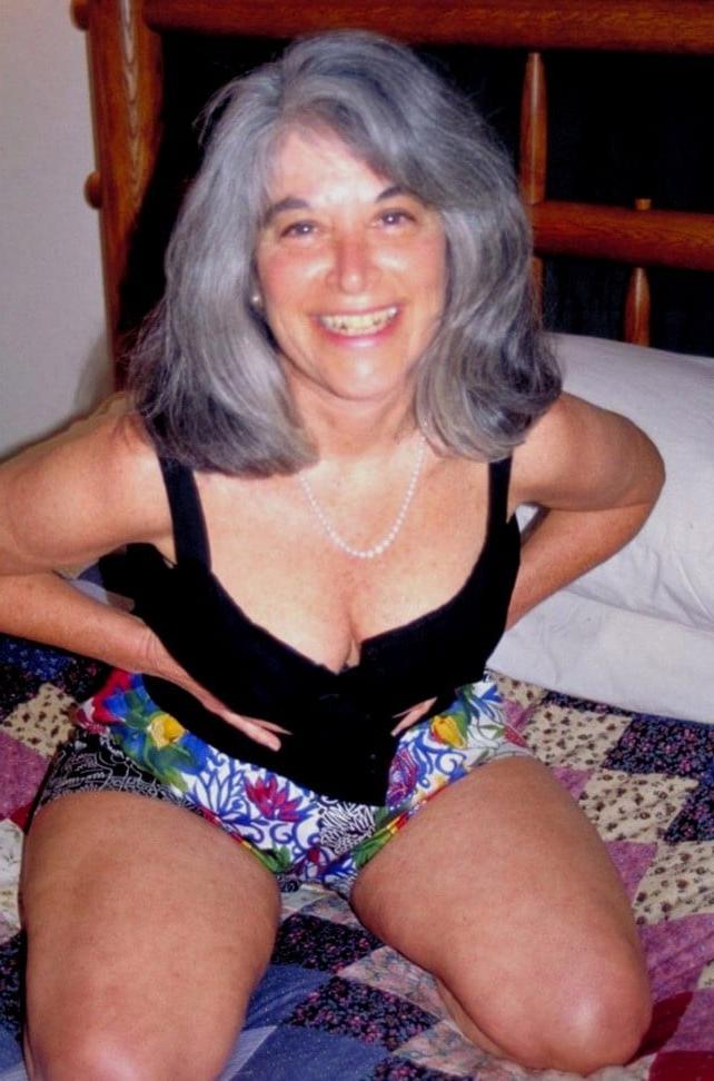 25P Dea  A Silver Fox Granny