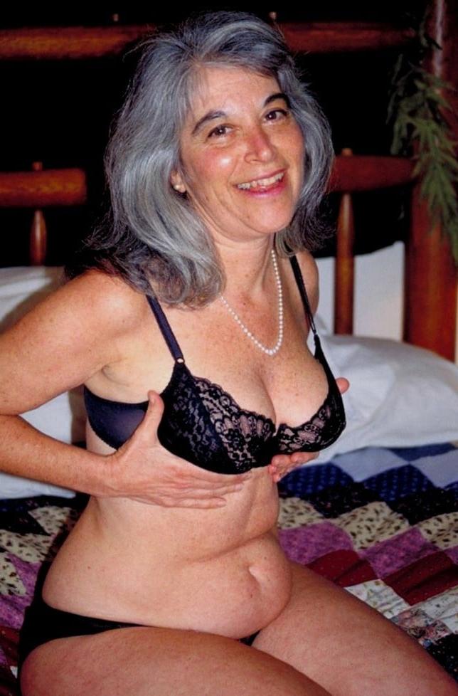 25P Dea  A Silver Fox Granny