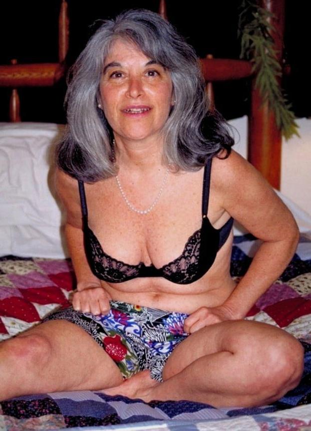 25P Dea  A Silver Fox Granny