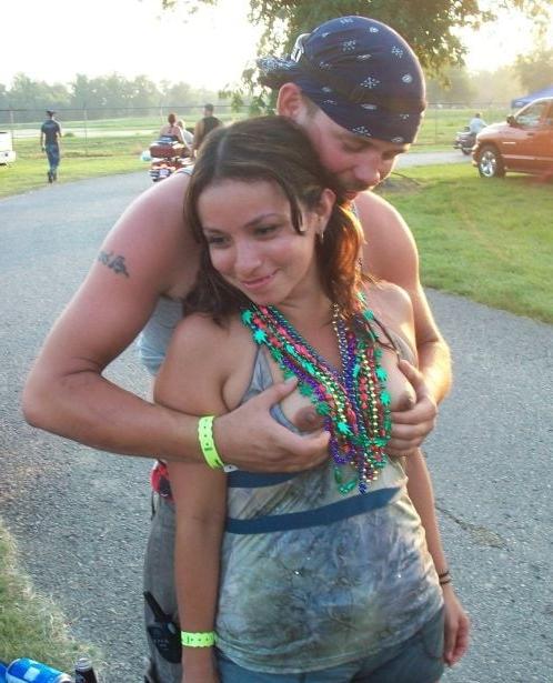 25P Pics 2467 - Groping