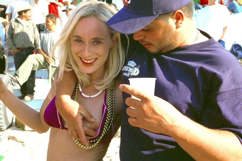 25P Pics 2467 - Groping