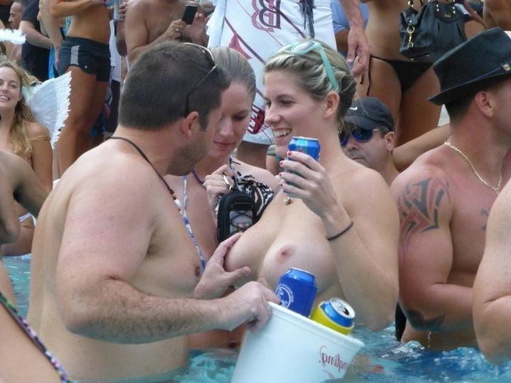 25P Pics 2467 - Groping