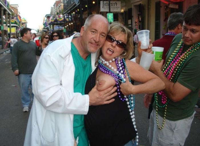 25P Pics 2467 - Groping