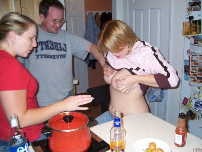 25P Pics 2467 - Groping