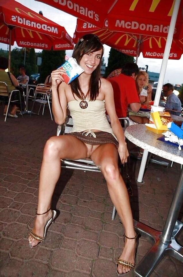 25P upskirt