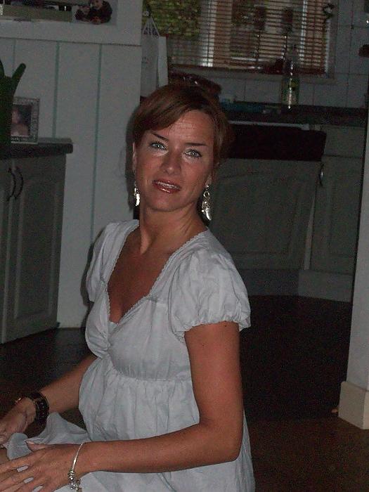 11P Sexy mother from facebook