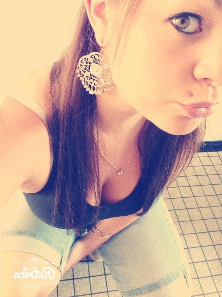 25P Decolleter de salope voyeur