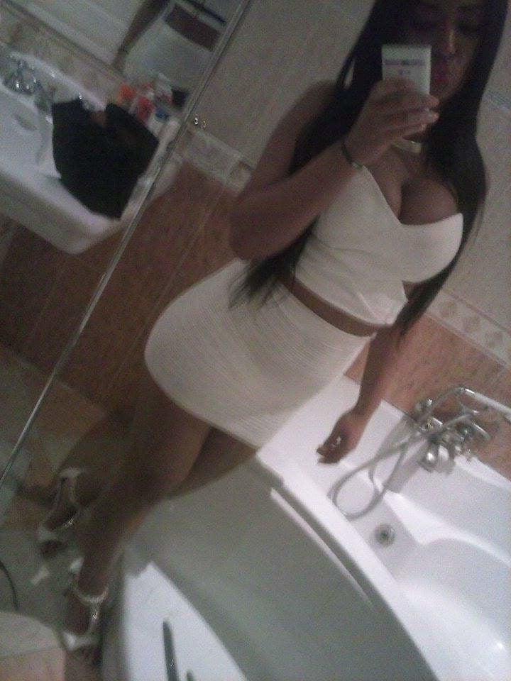 25P Decolleter de salope voyeur