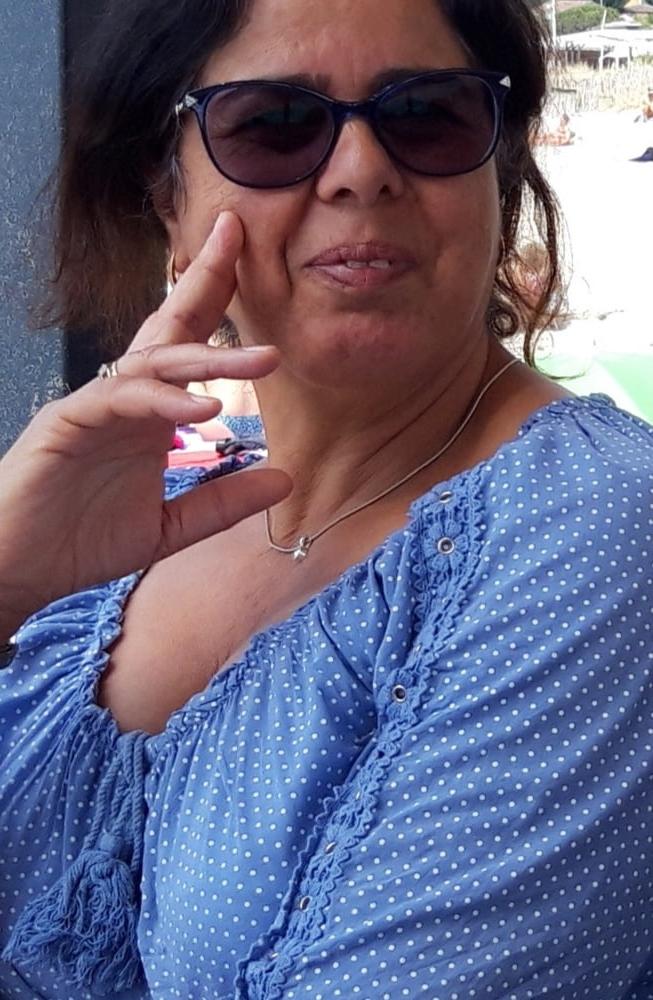 25P Decolleter de salope voyeur