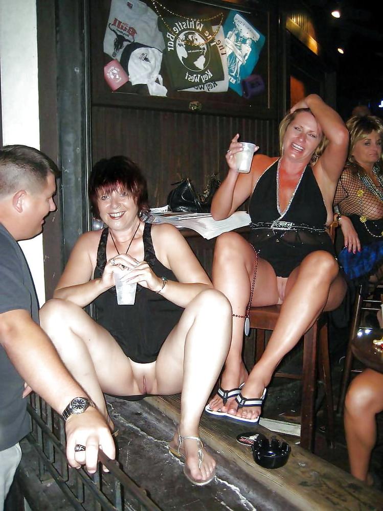 25P upskirt,no panty