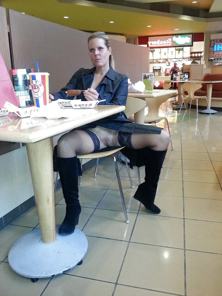 25P upskirt,no panty