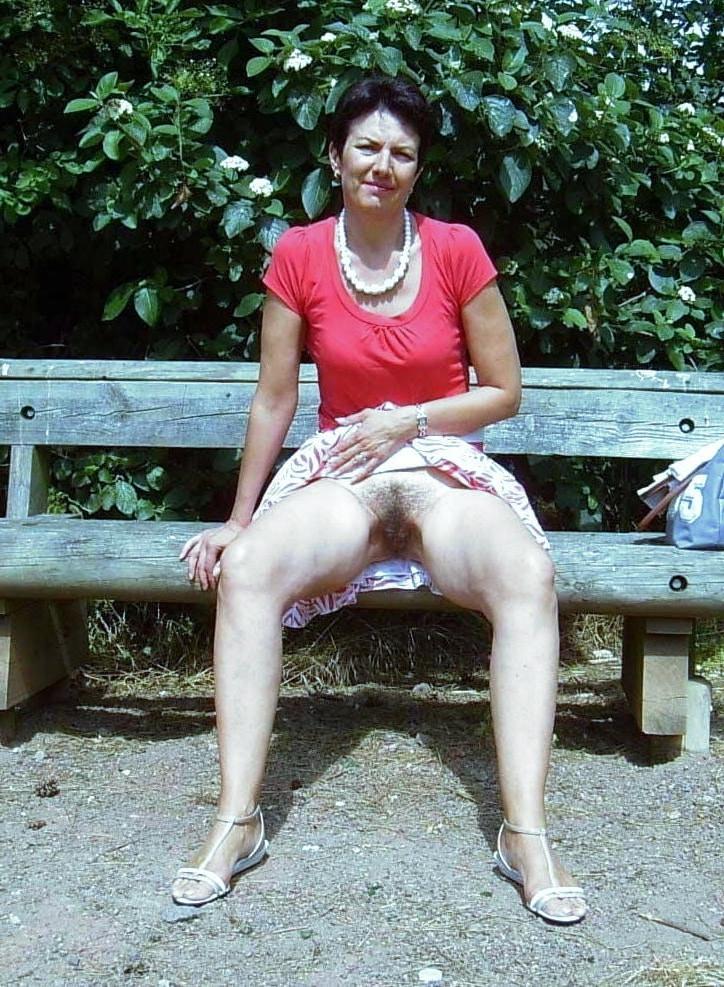 25P upskirt,no panty