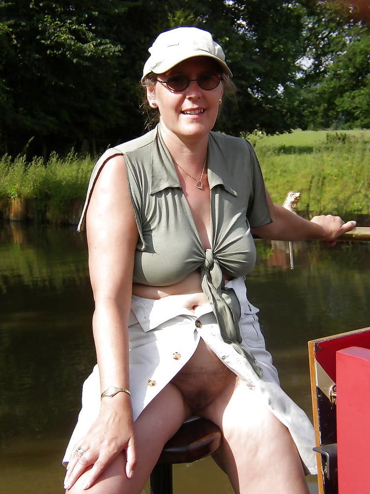 25P upskirt,no panty