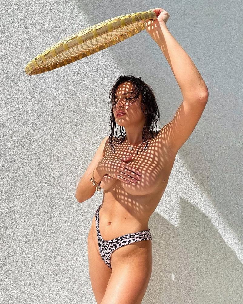 10P Non Nude