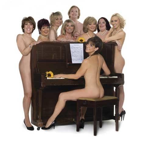 25P Girls in Groups Clothed and Unclothed