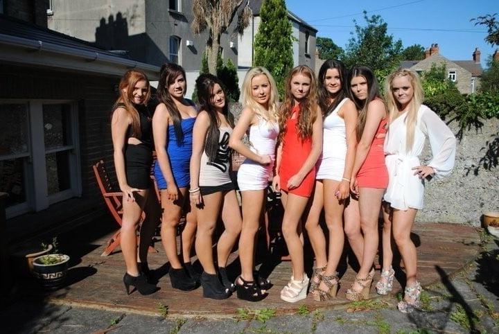 25P Girls in Groups Clothed and Unclothed