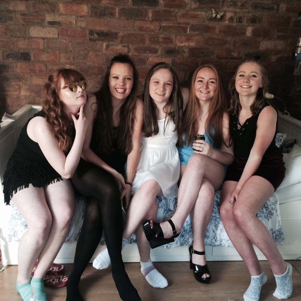 25P Girls in Groups Clothed and Unclothed
