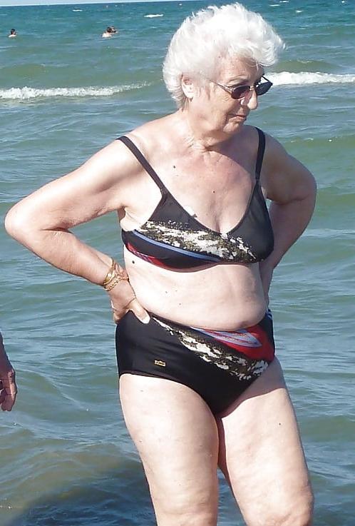 20P sexy granny in bikini 1