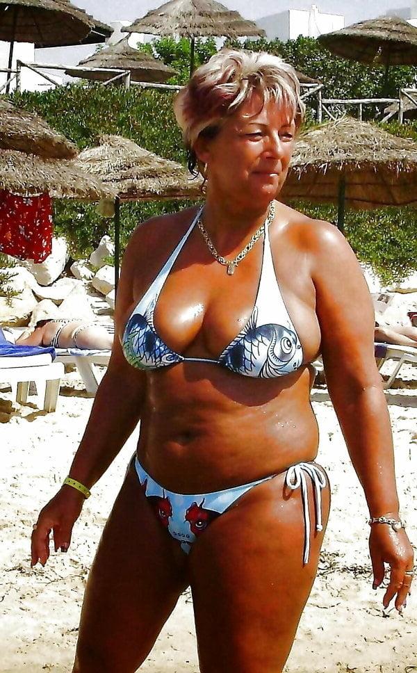 20P sexy granny in bikini 1