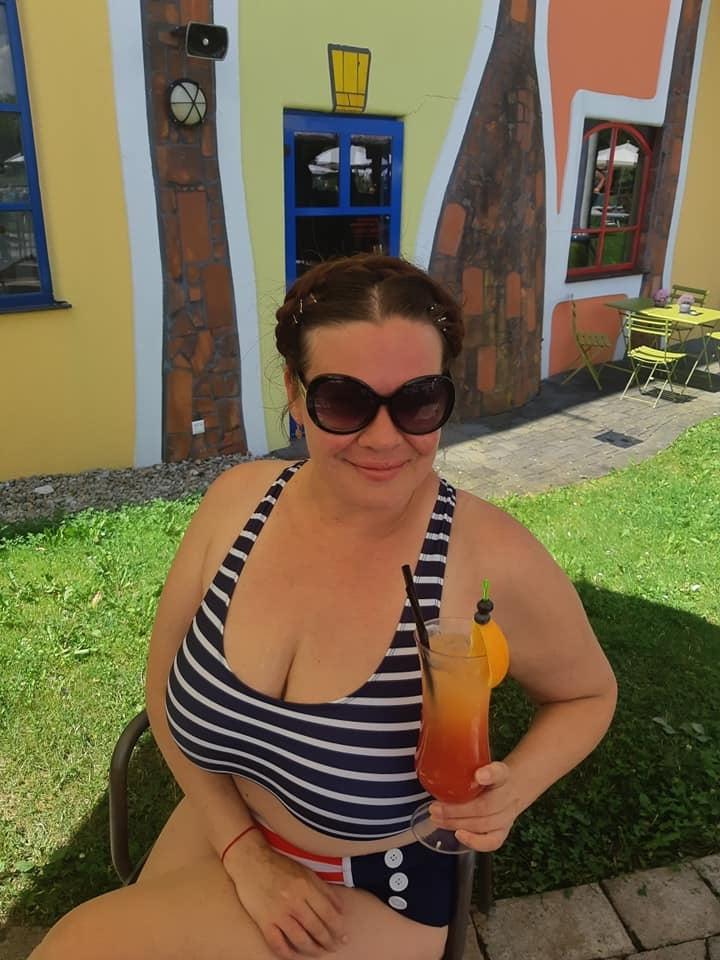 25P Busty Russian Woman 3695