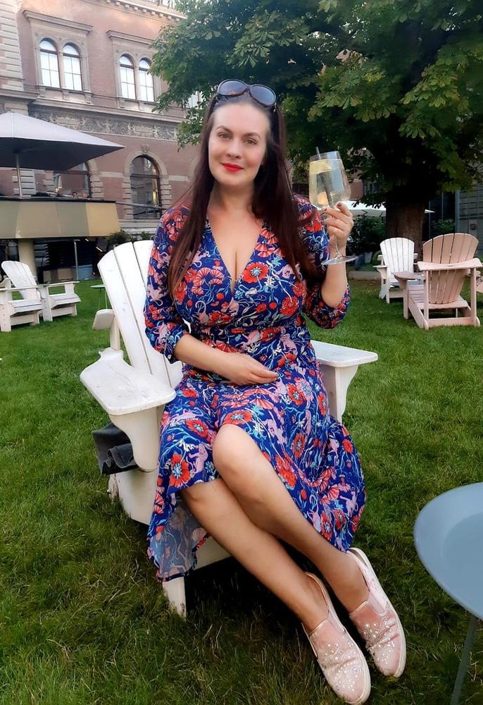 25P Busty Russian Woman 3695