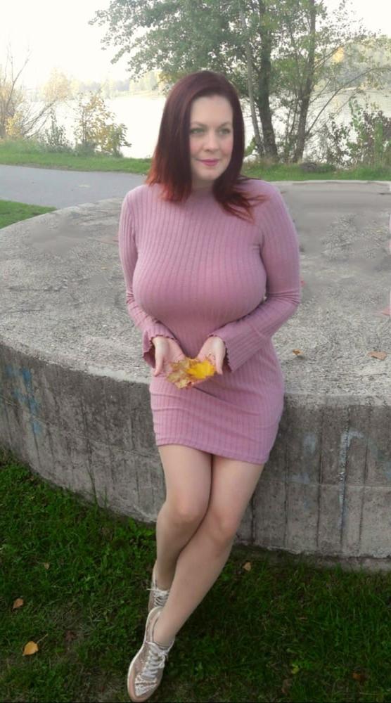 25P Busty Russian Woman 3695