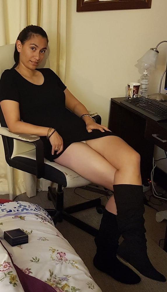 25P Upskirt fuckholes 1