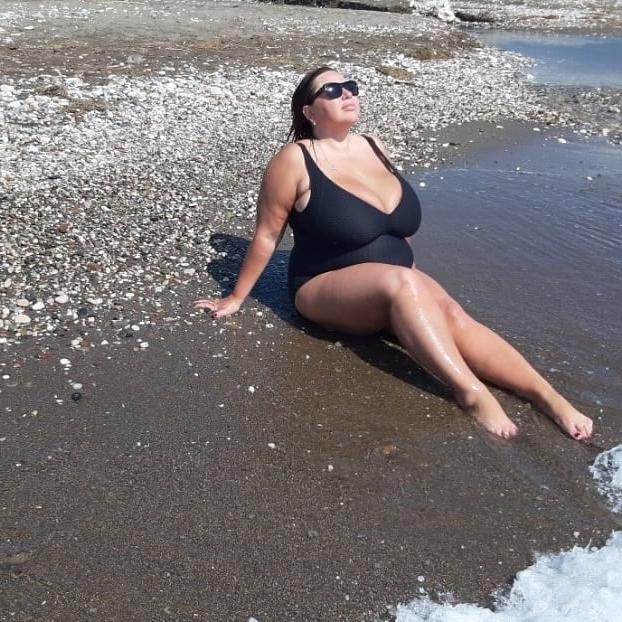 25P Busty Russian Woman 3694