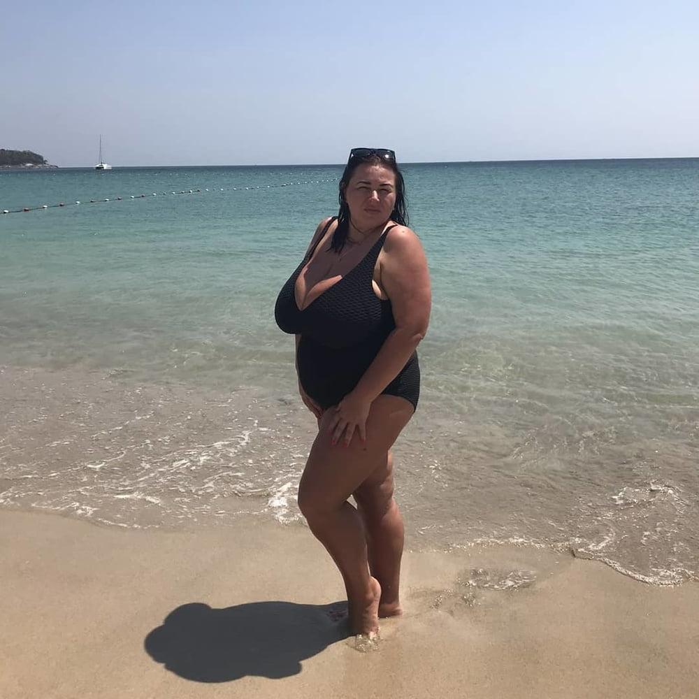 25P Busty Russian Woman 3694
