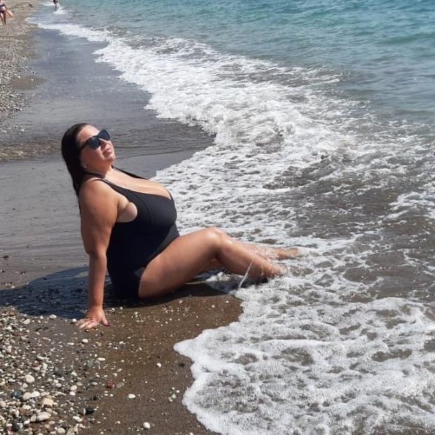 25P Busty Russian Woman 3694