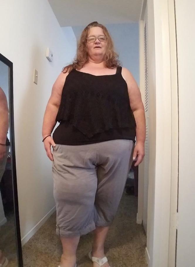 25P 60+ Ssbbw granny loves to swallow