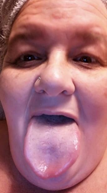 25P 60+ Ssbbw granny loves to swallow
