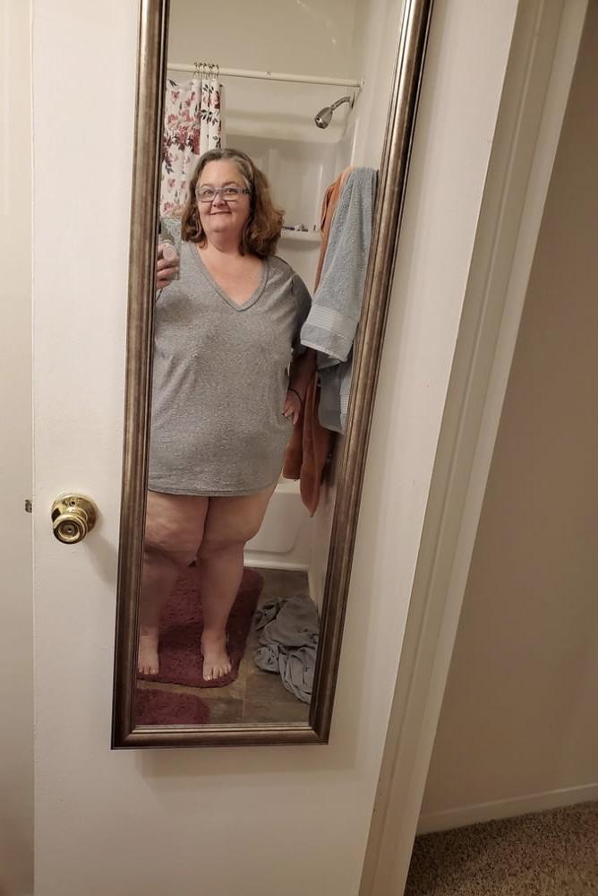 25P 60+ Ssbbw granny loves to swallow