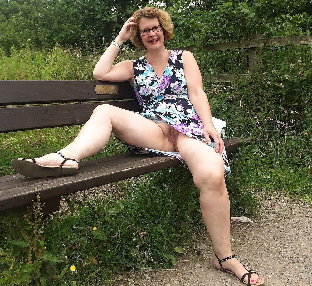 25P Upskirt Fuckholes 3