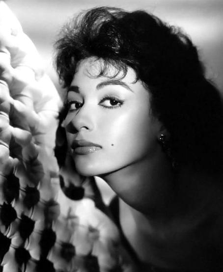 25P Rita Moreno---non nude