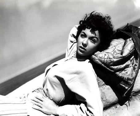 25P Rita Moreno---non nude
