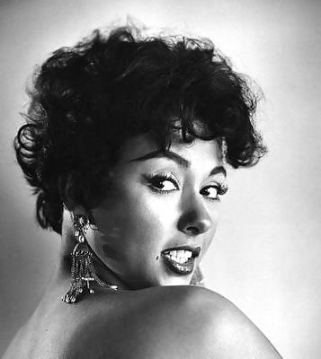 25P Rita Moreno---non nude