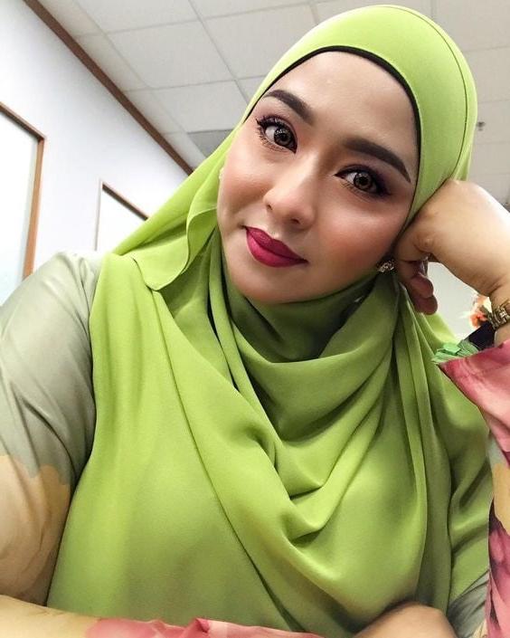 12P Gadis melayu yang cantik