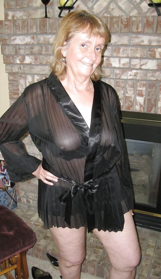 11P Granny posing up in her sexy black negligee