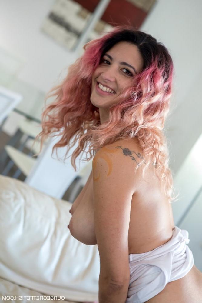 25P Mia UpSkirt 2