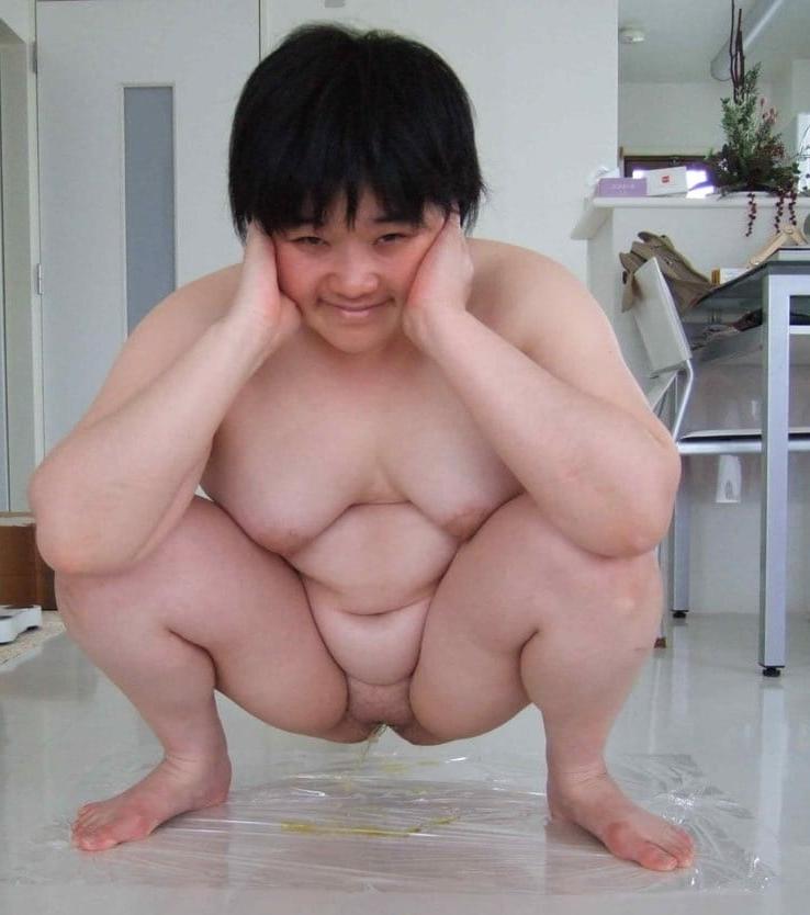 25P Squatting my granny pussy