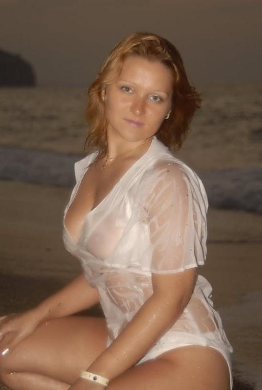 25P Russian slut on the Anapa beach