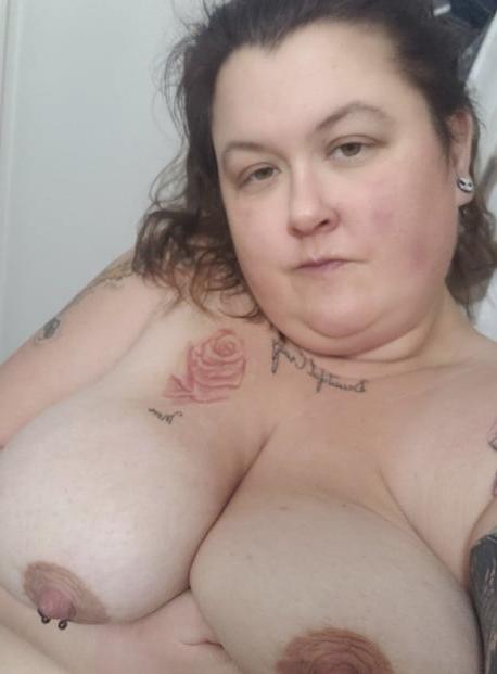 8P Granny milky tits