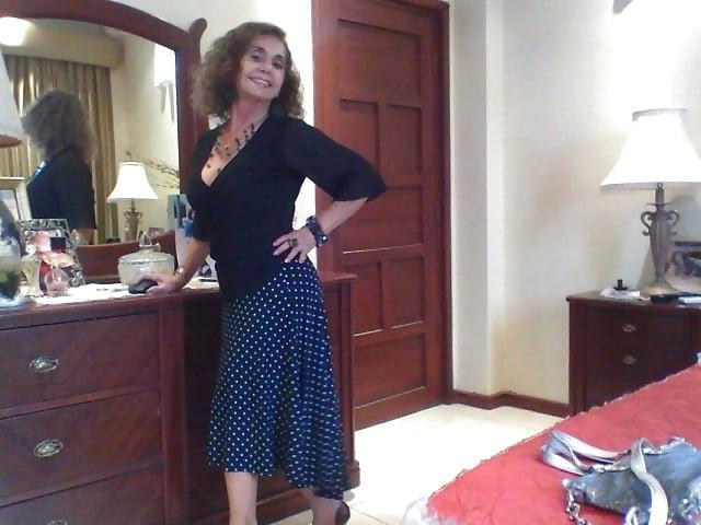 16P Stunningly beautiful non-nude granny