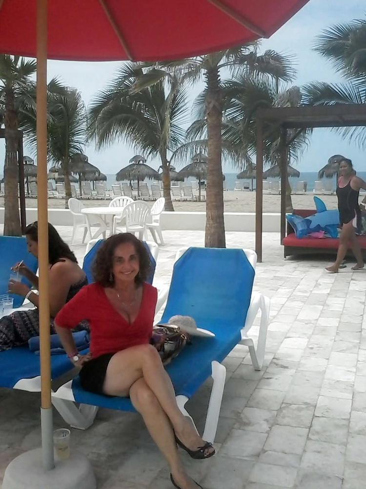 16P Stunningly beautiful non-nude granny