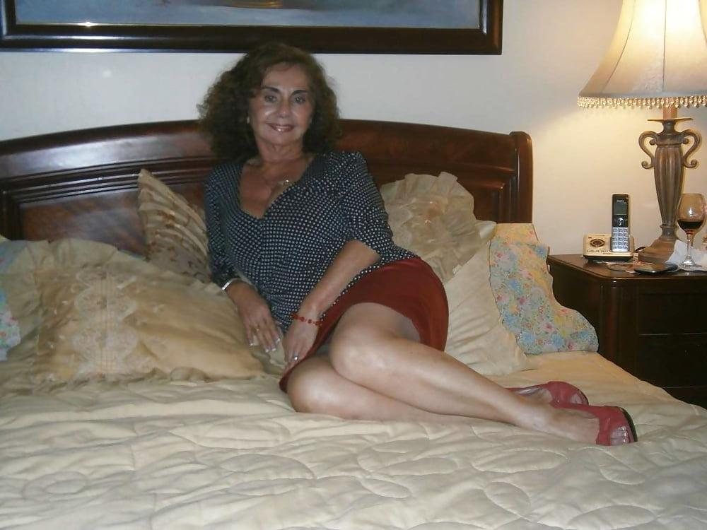 16P Stunningly beautiful non-nude granny