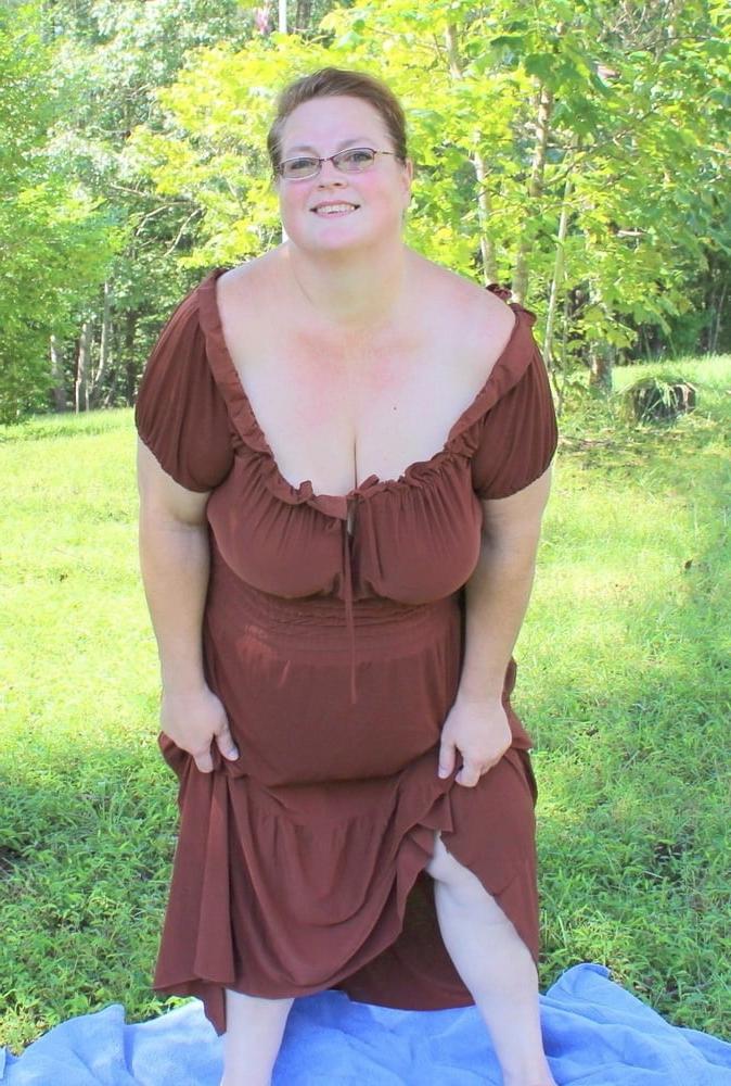 25P Gilf Milf Whore (cleavage mix)