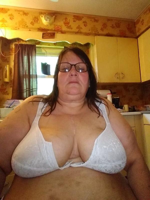 25P Gilf Milf Whore (cleavage mix)