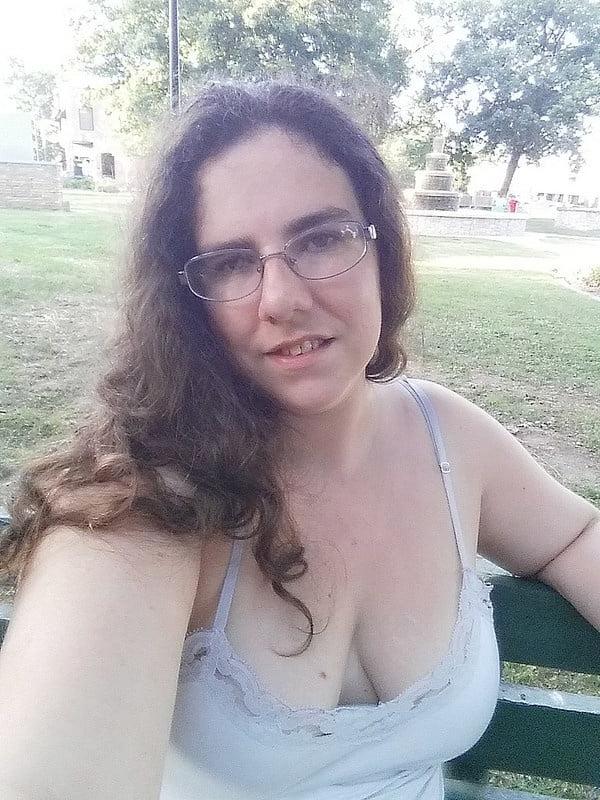 25P Gilf Milf Whore (cleavage mix)